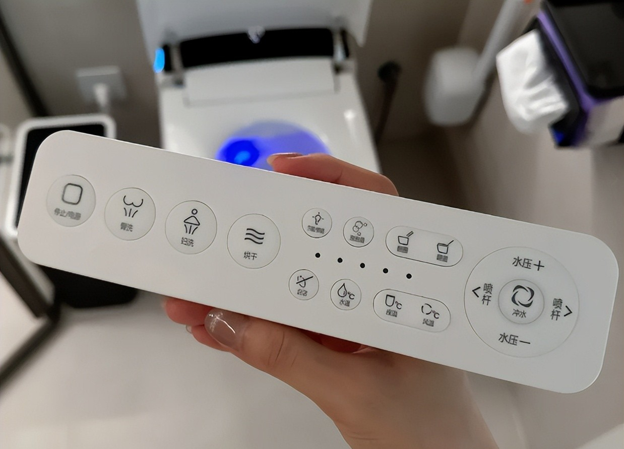 Sau 1 năm dùng bồn cầu thông minh, tôi hiểu vì sao có nhà khen hết lời, có nhà lại hối hận tràn ngập- Ảnh 3.