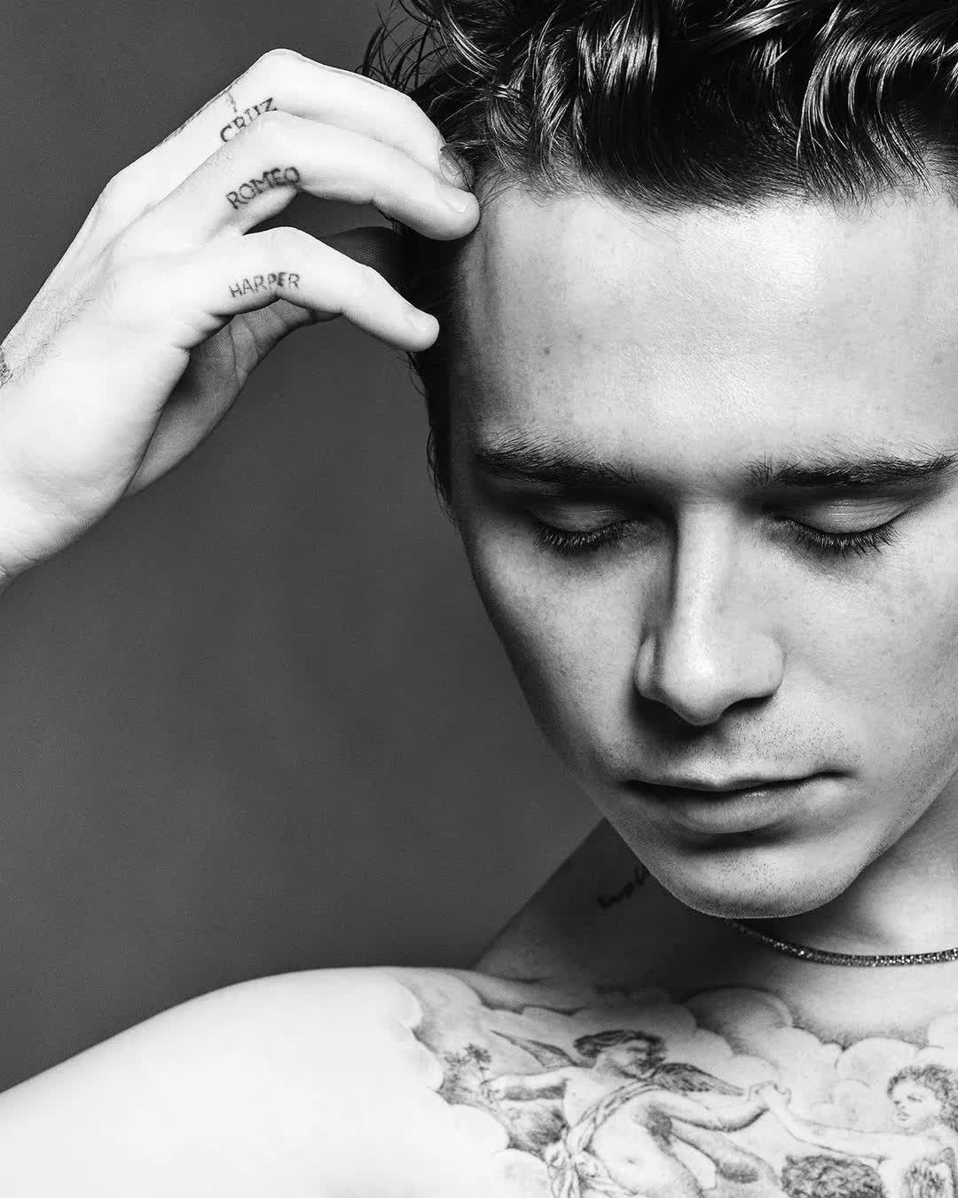 Cạn sạch tình nghĩa: Sau David Beckham-Victoria, 3 em ruột cũng bị Brooklyn xoá hình xăm, Harper tưởng được cưng cũng bị phũ phàng - Ảnh 2.