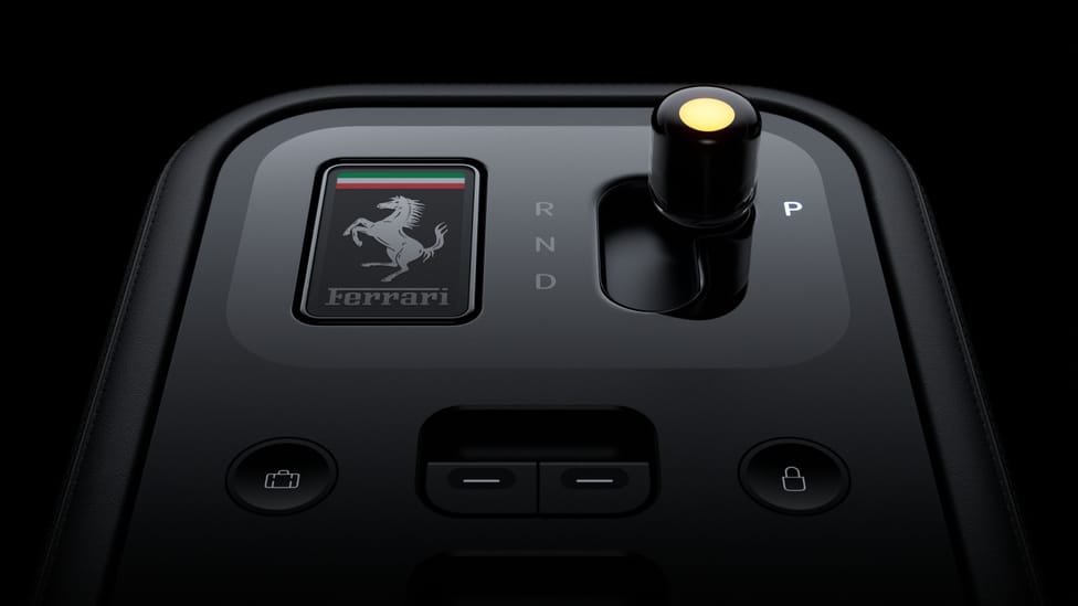 C&uacute; bắt tay lịch sử: "Ph&ugrave; thủy thiết kế của Apple" Jony Ive ch&iacute;nh thức thổi hồn v&agrave;o nội thất si&ecirc;u xe điện Ferrari Luce - Ảnh 10.