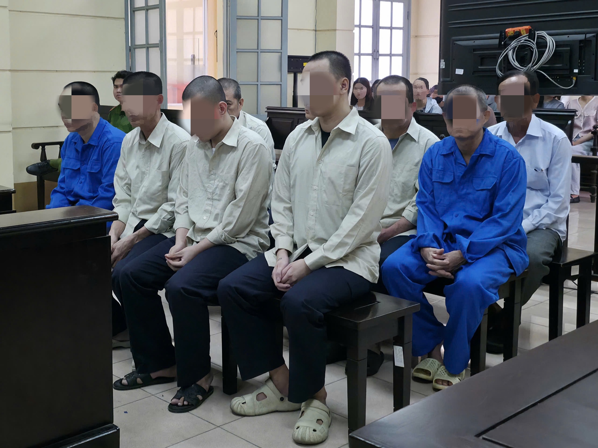 Vụ khi&ecirc;ng quan t&agrave;i chợ Bến Th&agrave;nh: 11 Bị c&aacute;o hầu t&ograve;a v&igrave; g&acirc;y rối trật tự c&ocirc;ng cộng - Ảnh 1.