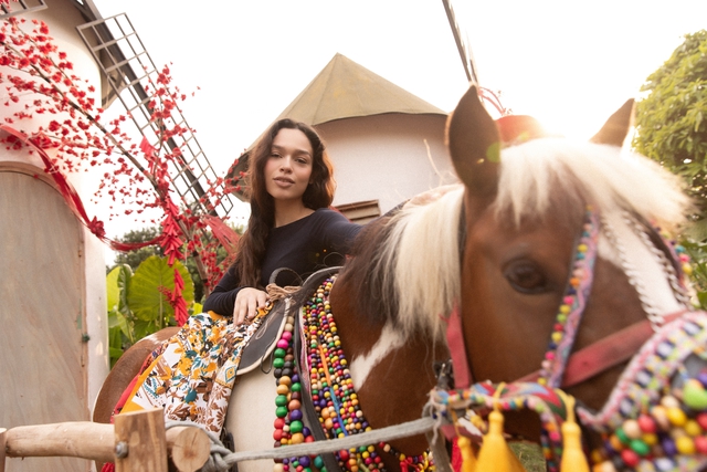 Ngựa đen tiền tỷ &ldquo;k&eacute;o kh&aacute;ch&rdquo; dịp Tết B&iacute;nh Ngọ: Kh&aacute;ch sẵn s&agrave;ng chi 10 triệu, studio tất bật chạy trend- Ảnh 5.