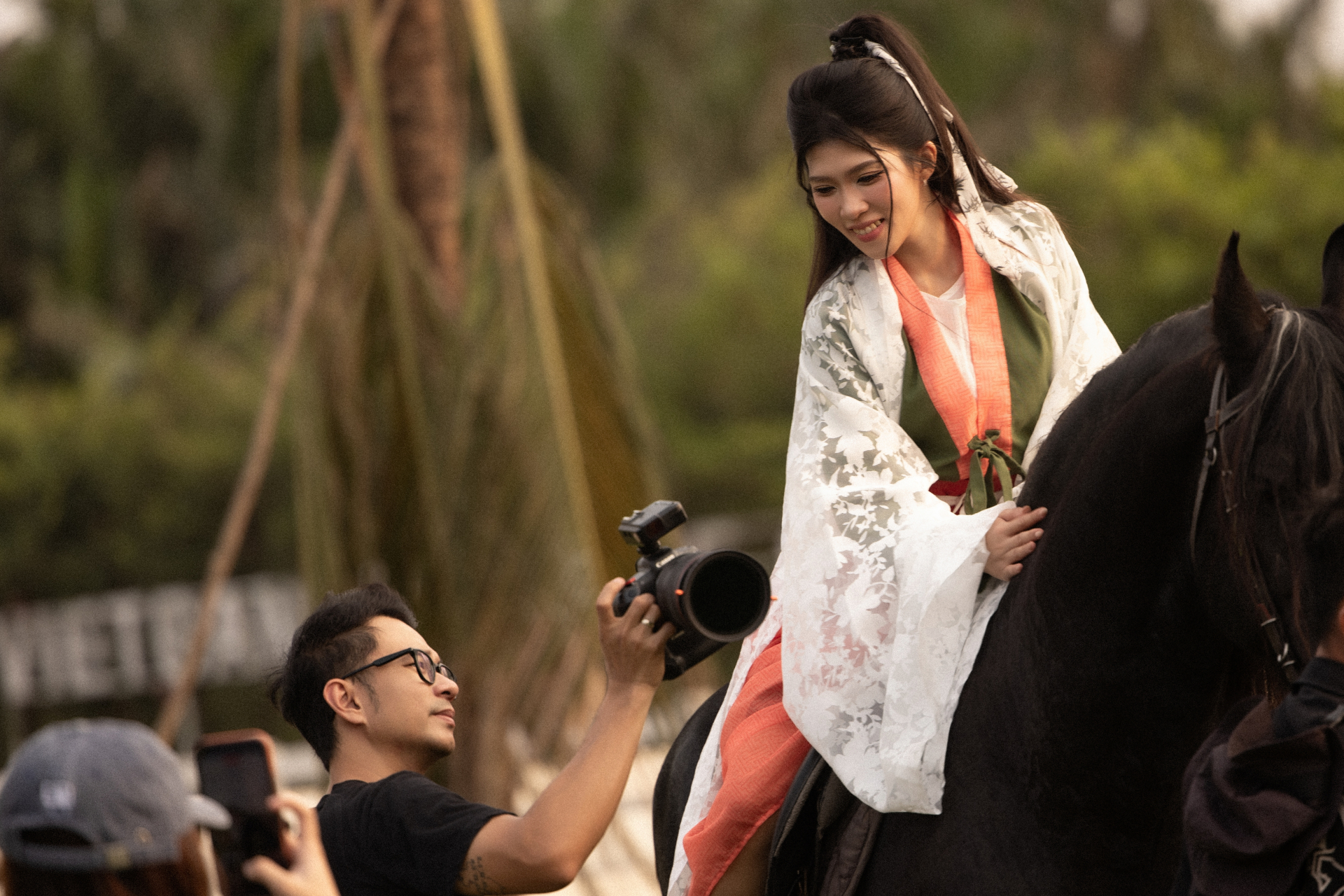 Ngựa đen tiền tỷ &ldquo;k&eacute;o kh&aacute;ch&rdquo; dịp Tết B&iacute;nh Ngọ: Kh&aacute;ch sẵn s&agrave;ng chi 10 triệu, studio tất bật chạy trend- Ảnh 13.