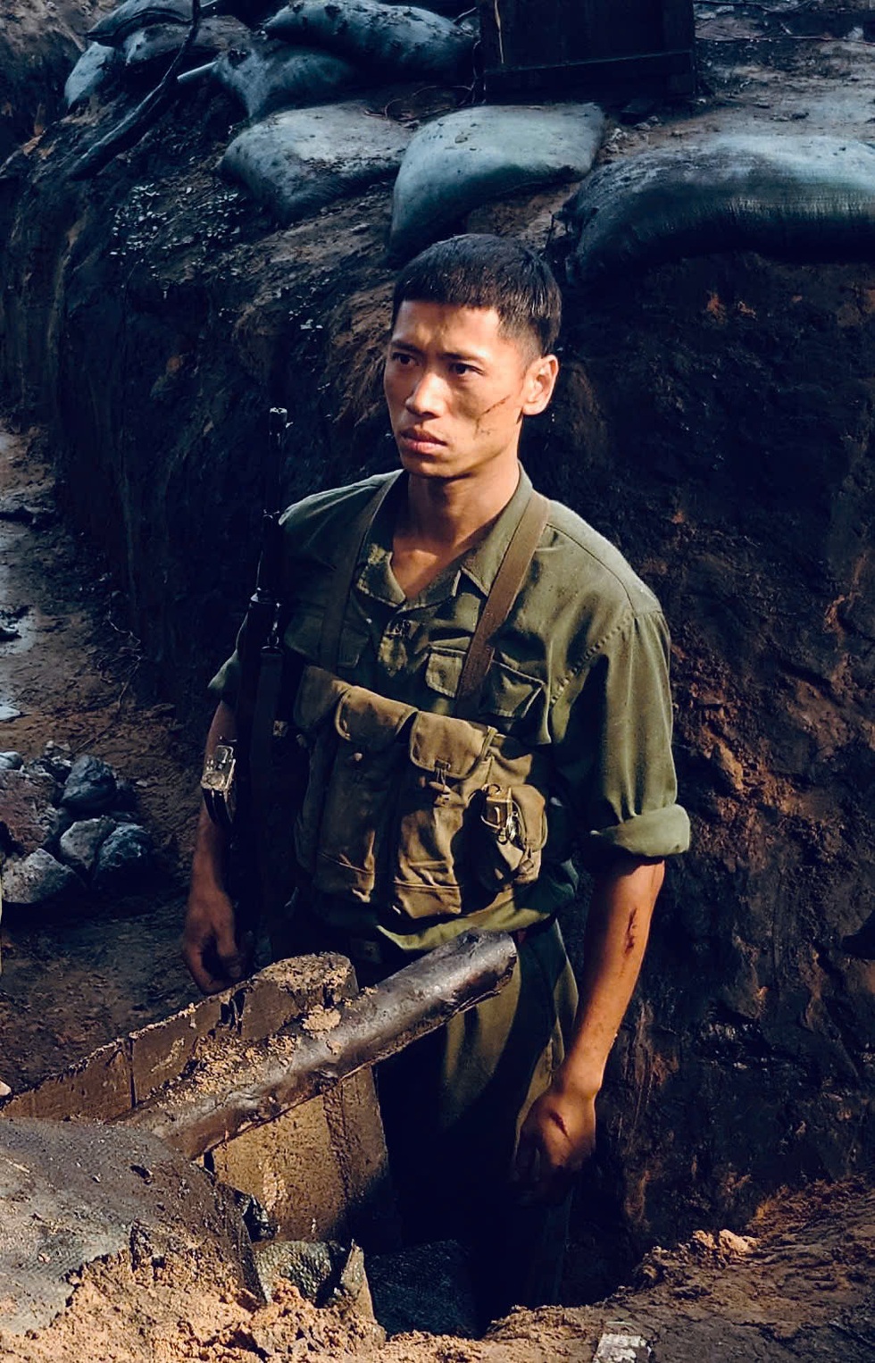 Hoàng Long từ phim Mưa Đỏ đến sân khấu WeChoice Awards 2025: Diễn xuất trực tiếp quá đỉnh!- Ảnh 1.