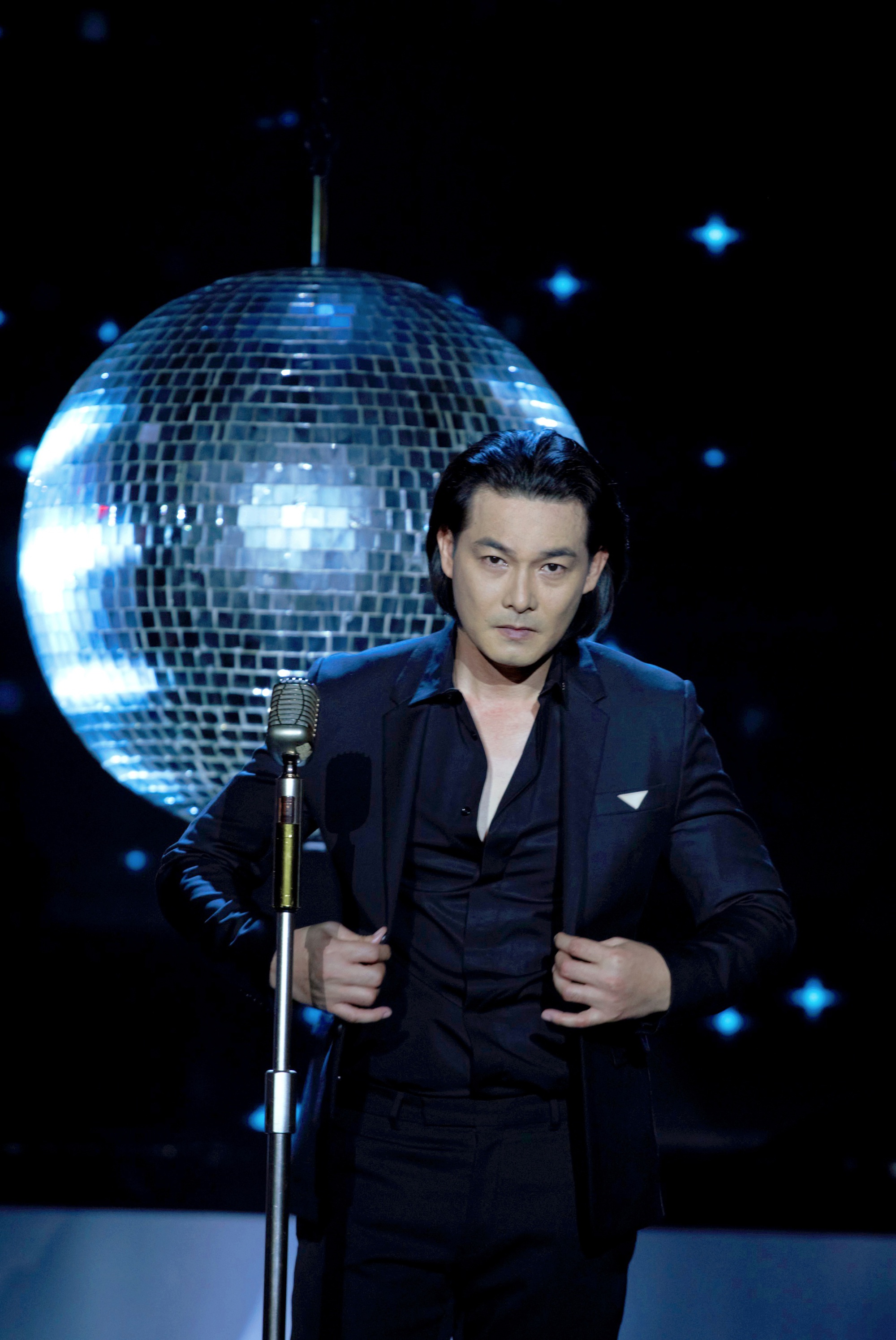 Ly h&ocirc;n vợ đại gia hơn 9 tuổi, vỡ nợ 20 tỷ, nam diễn vi&ecirc;n thay đổi hẳn 1 điều, cuộc sống ng&agrave;y c&agrave;ng tốt l&ecirc;n - Ảnh 2.