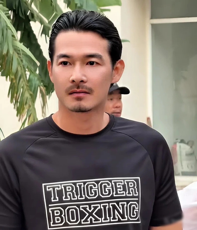 Ly h&ocirc;n vợ đại gia hơn 9 tuổi, vỡ nợ 20 tỷ, nam diễn vi&ecirc;n thay đổi hẳn 1 điều, cuộc sống ng&agrave;y c&agrave;ng tốt l&ecirc;n - Ảnh 3.