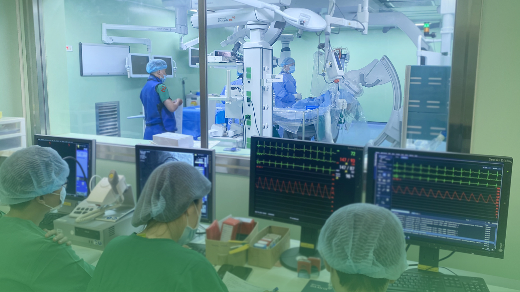 Đau bụng thông thường, vào viện đặt khẩn 5 stent cùng lúc - Ảnh 2.