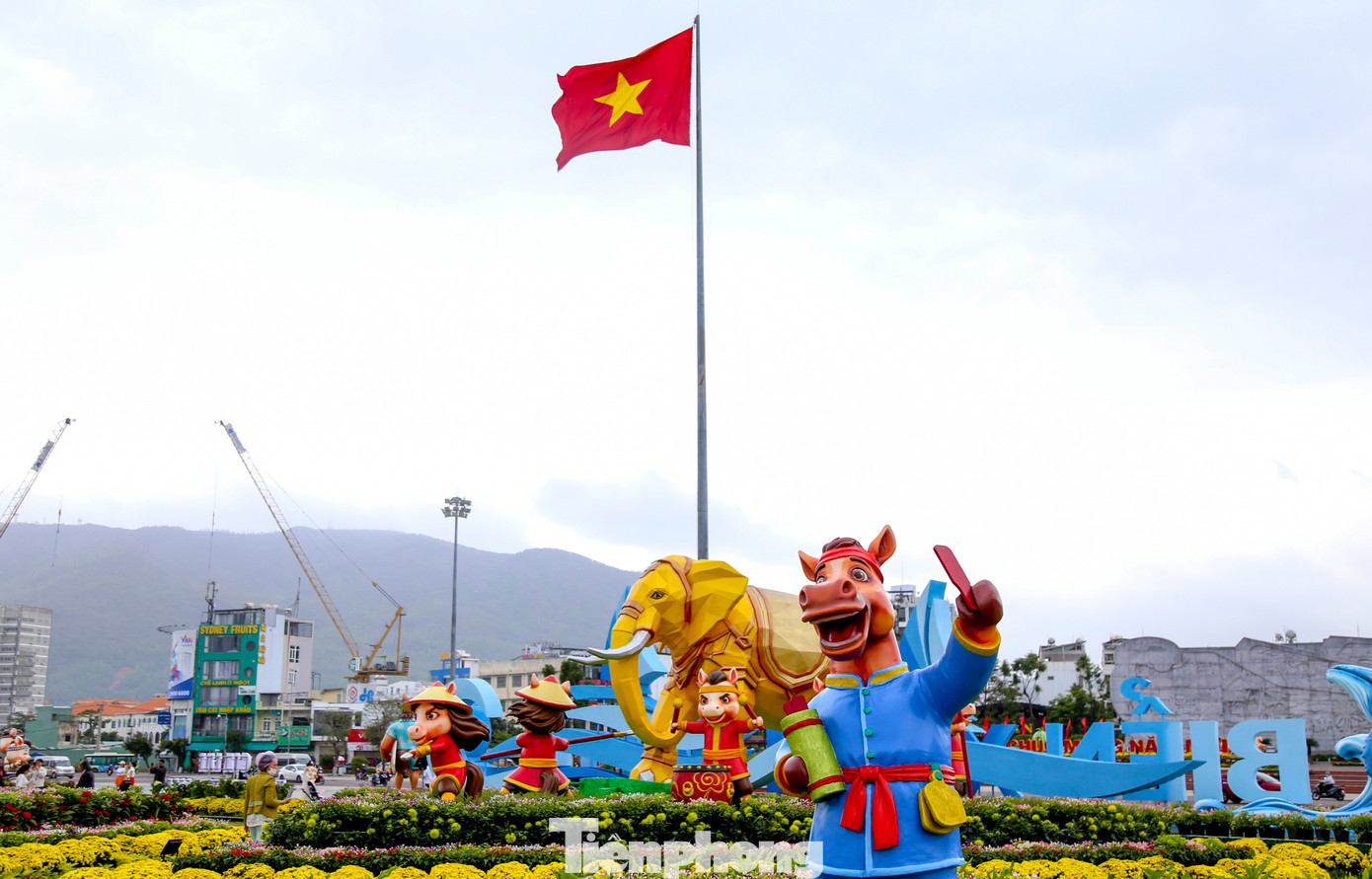 Ngựa mặt cộc cầm iPhone 17 và ngựa Superman gây sốt tại gia Lai 2026 - Ảnh 10.