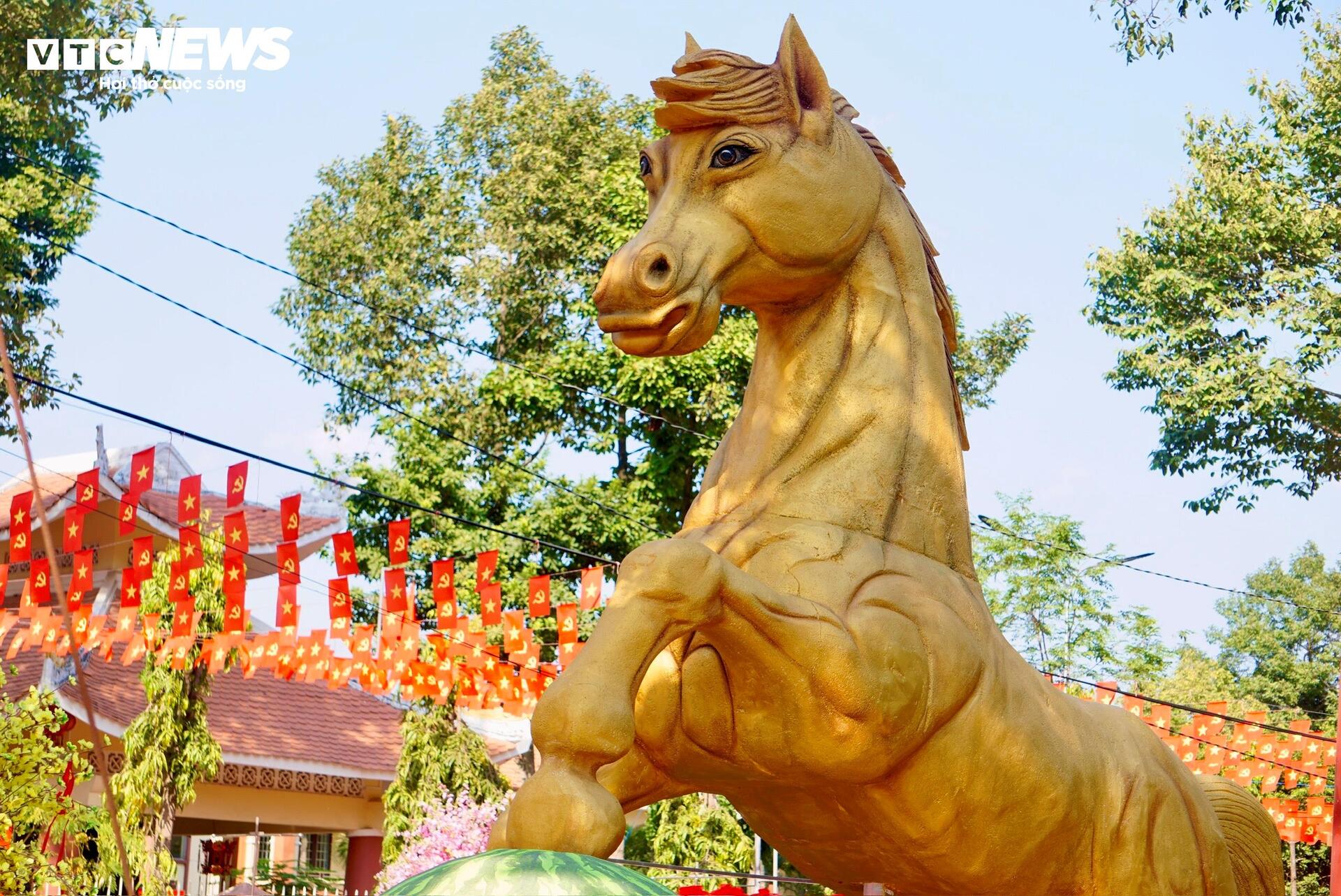 Nghệ nhân Nguyễn Minh Thuận ra mắt linh vật ngựa độc đáo dịp Tết 2026 - Ảnh 4.