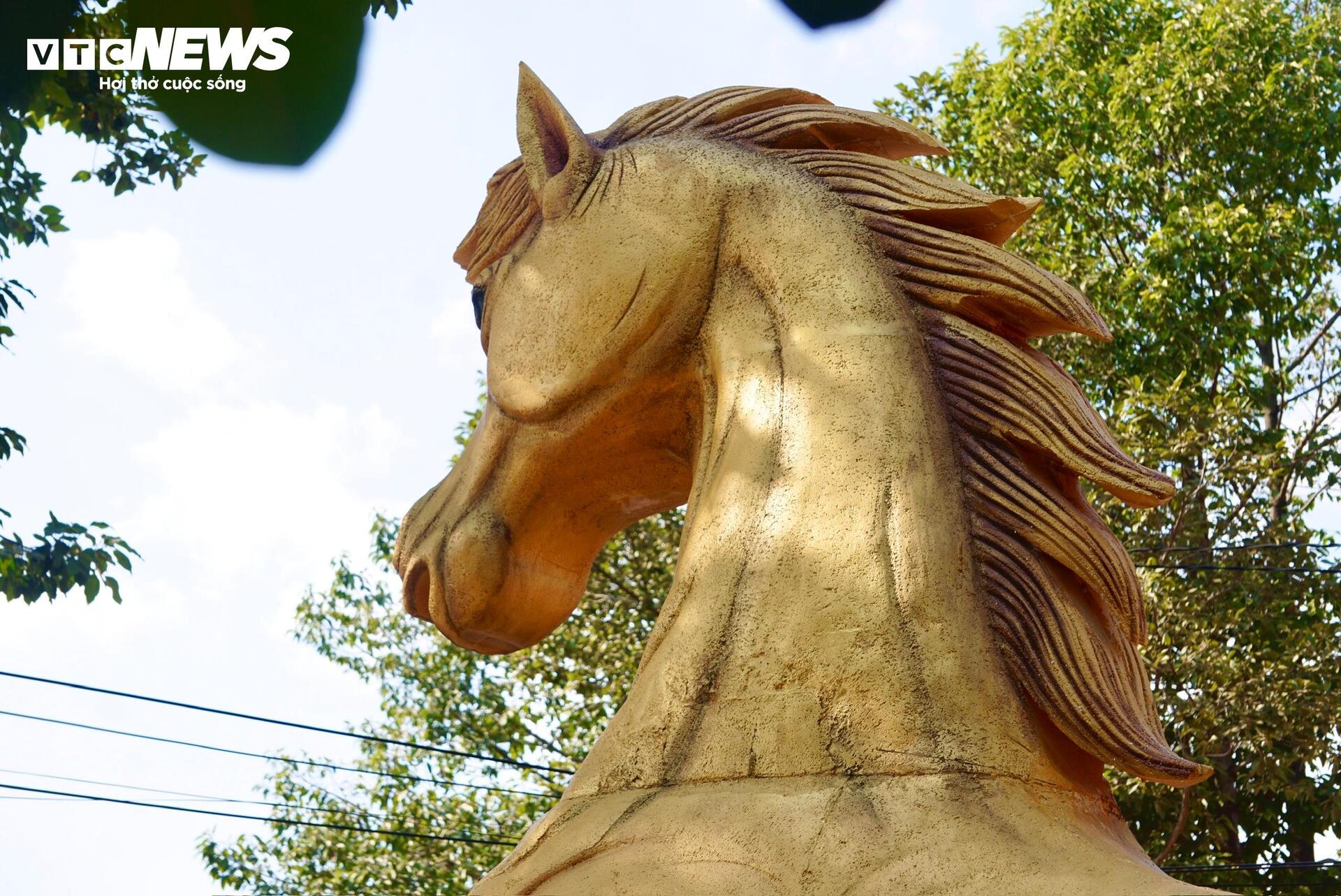 Nghệ nhân Nguyễn Minh Thuận ra mắt linh vật ngựa độc đáo dịp Tết 2026 - Ảnh 8.