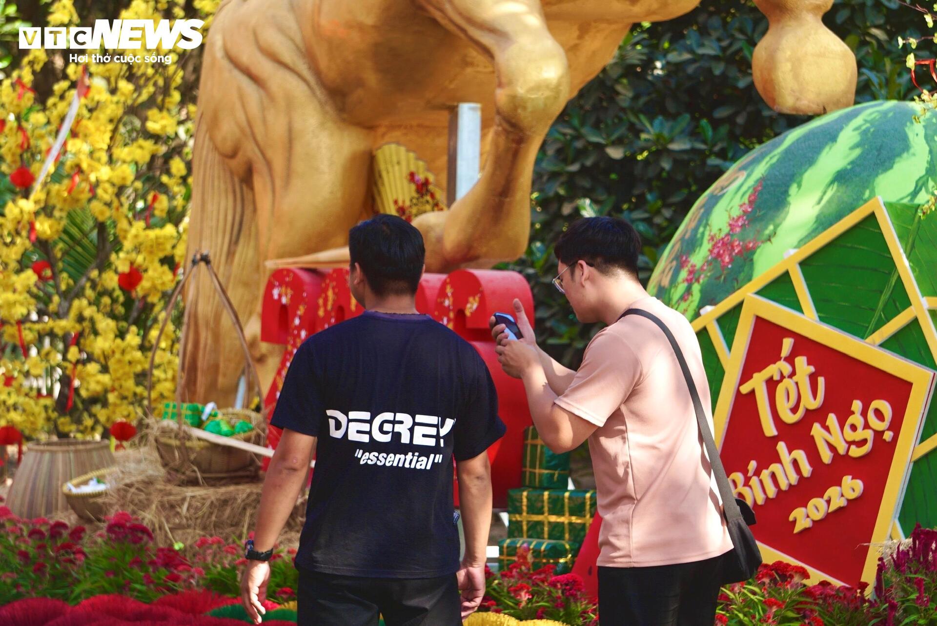 Nghệ nhân Nguyễn Minh Thuận ra mắt linh vật ngựa độc đáo dịp Tết 2026 - Ảnh 13.