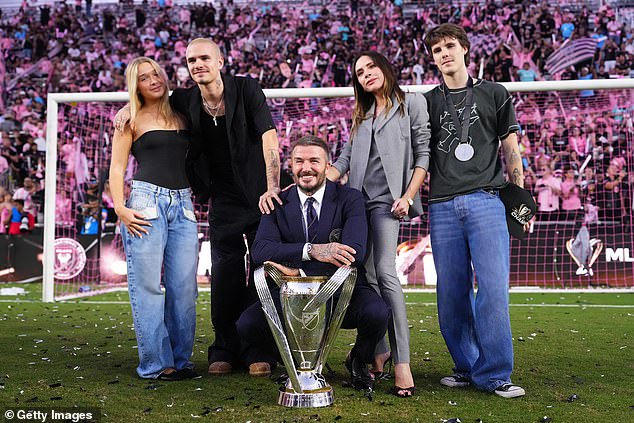 David Beckham bán penhouse 600 tỷ giữa lúc 