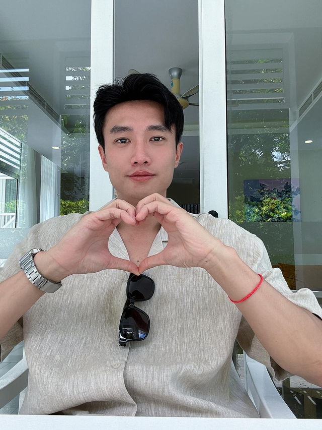 Lộ ảnh Quốc Trường hôn 1 người đàn ông- Ảnh 6.