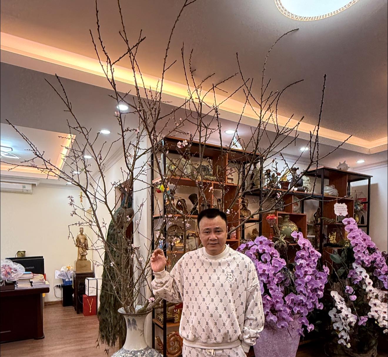 Điều đắt giá nhất trong nhà riêng của NSND Tự Long - Phó Giám đốc Nhà hát chèo Quân đội cận Tết- Ảnh 4.