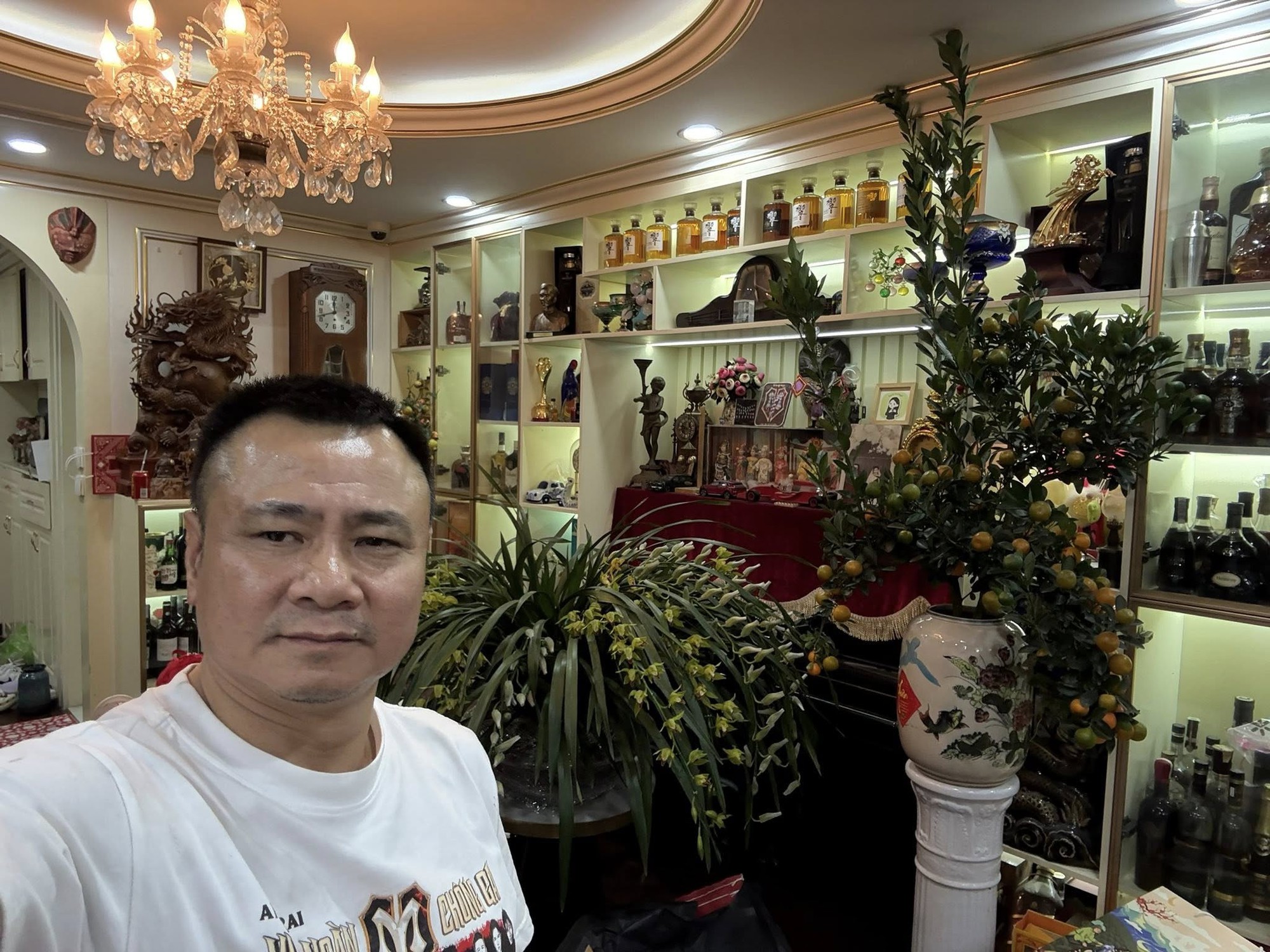 Điều đắt giá nhất trong nhà riêng của NSND Tự Long - Phó Giám đốc Nhà hát chèo Quân đội cận Tết- Ảnh 3.