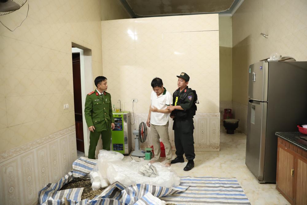 Đồng loạt khám xét 6 địa điểm ở 2 tỉnh trong chuyên án thuốc giả quy mô lớn, bắt Đoàn Thị Lam SN 1972 - Ảnh 6.