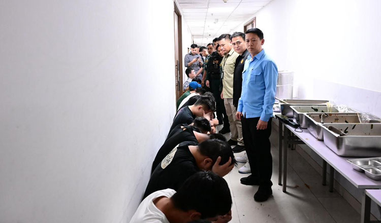 Campuchia triệt ph&aacute; gần 200 tụ điểm lừa đảo trực tuyến - Ảnh 5.