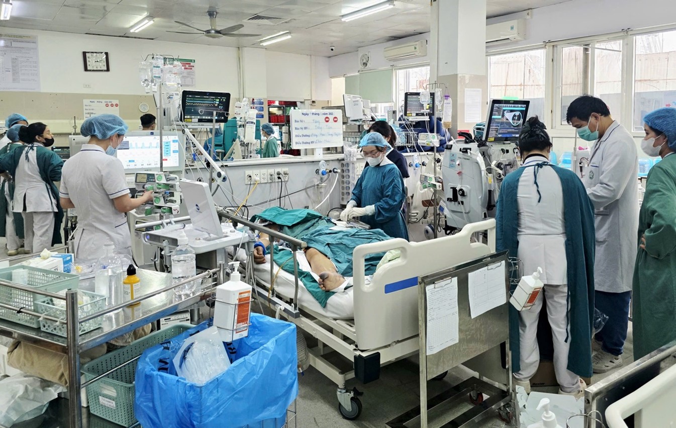 Bộ Y tế kiểm tra đột xuất việc trực cấp cứu, khám, chữa bệnh dịp Tết  - Ảnh 2.