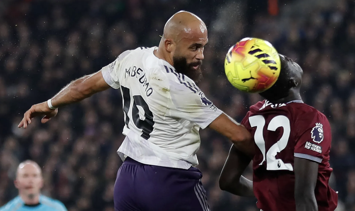 Sesko ghi b&agrave;n ph&uacute;t b&ugrave; giờ, Man United tho&aacute;t hiểm tại London - Ảnh 5.