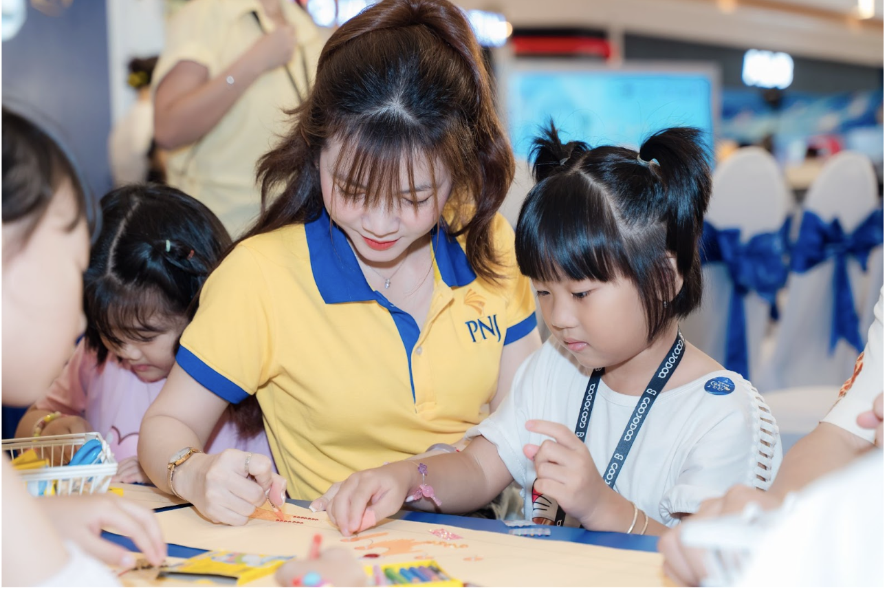 Những hành trình CSR được gọi tên tại WeChoice Awards 2025: Khi trách nhiệm xã hội của doanh nghiệp chạm tới trái tim cộng đồng- Ảnh 3. Những hành trình CSR được gọi tên tại WeChoice Awards 2025: Khi trách nhiệm xã hội của doanh nghiệp chạm tới trái tim cộng đồng- Ảnh 3.