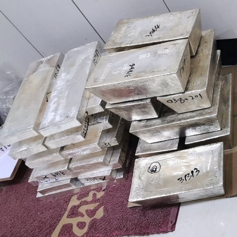 Ph&aacute;t hiện t&agrave;i khoản ng&acirc;n h&agrave;ng phong tỏa sau giao dịch 15kg bạc thỏi 1,4 tỷ đồng - Ảnh 1.