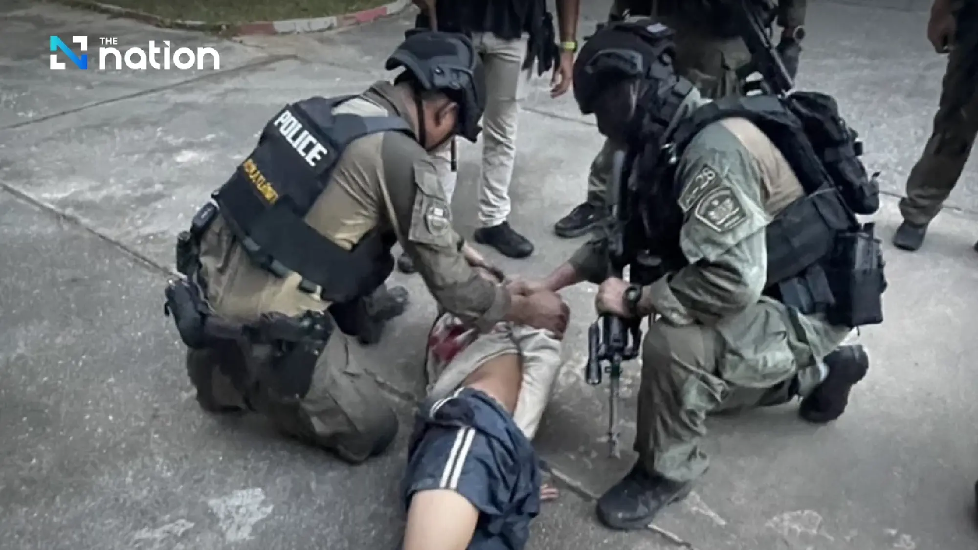 Thái Lan: Cảnh sát bắn hạ thanh niên xông vào trường học nổ súng, sát hại hiệu trưởng - Ảnh 1.