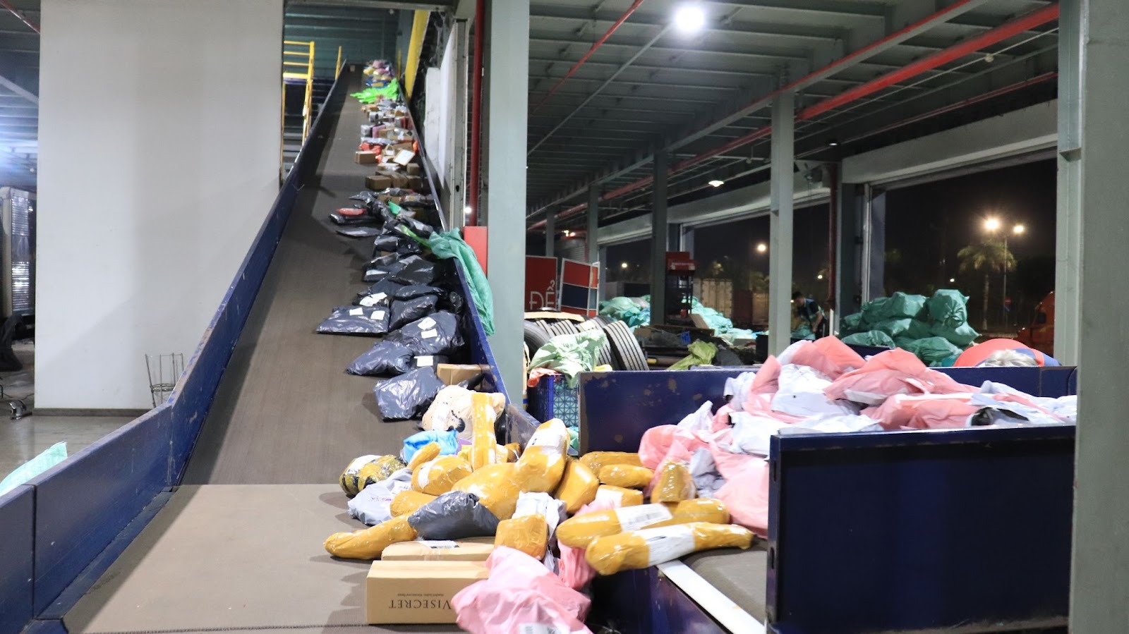 Công nghệ logistics tại Trung tâm Củ Chi: Chạy đua giao hàng đúng hẹn trước Tết 2026 - Ảnh 1.