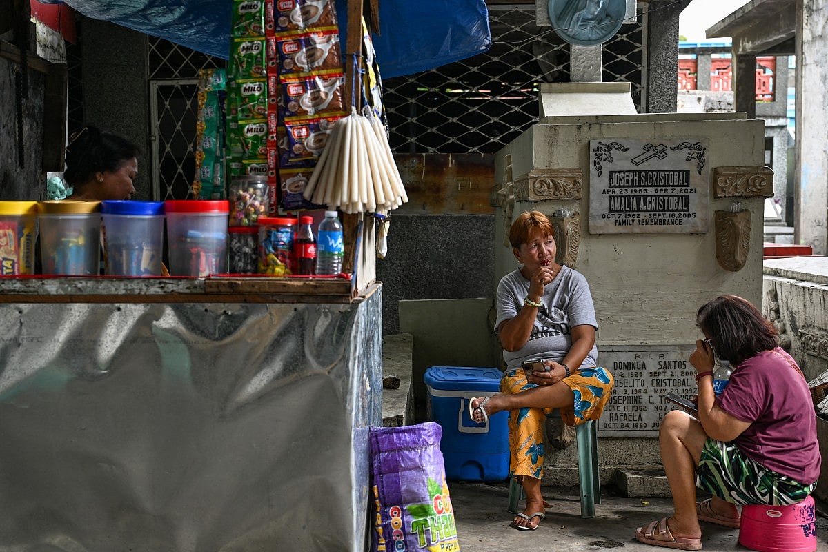 Câu chuyện của 6.000 người sống giữa nghĩa trang: Người chết và người sống cùng "cộng sinh" như thế nào?- Ảnh 3.