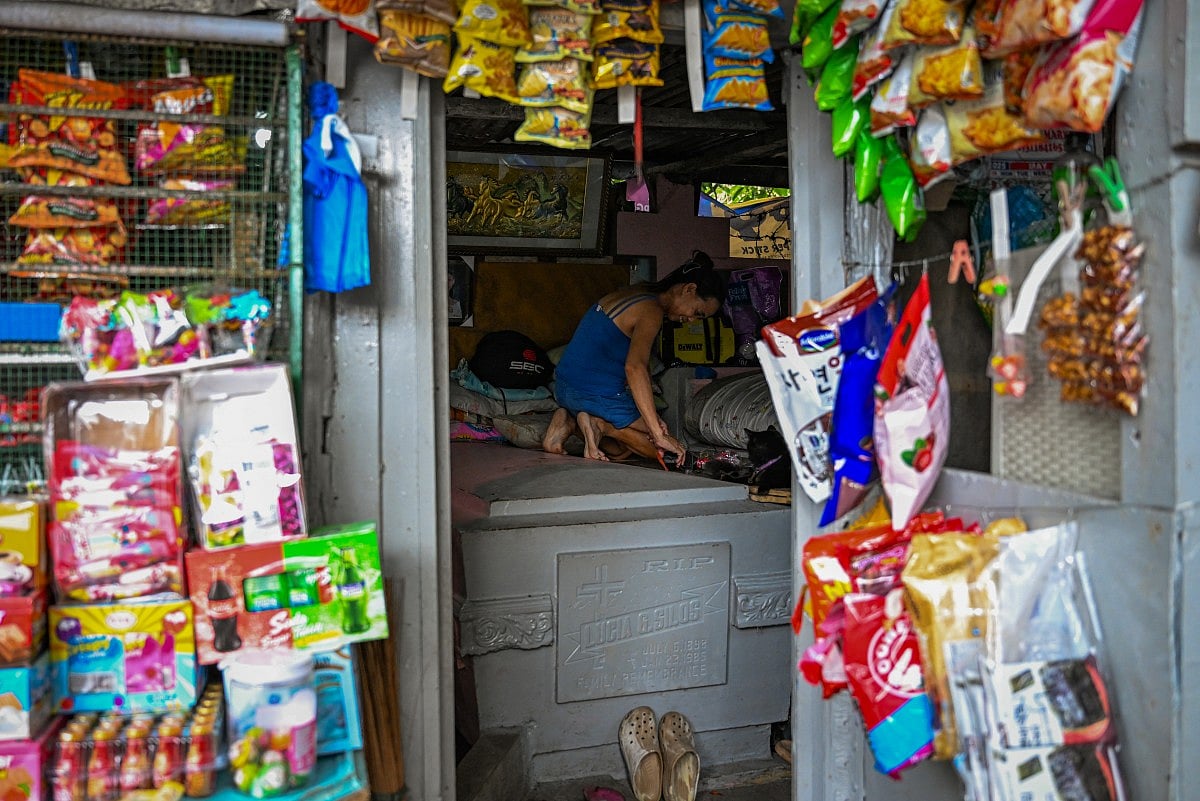 Câu chuyện của 6.000 người sống giữa nghĩa trang: Người chết và người sống cùng "cộng sinh" như thế nào?- Ảnh 2.