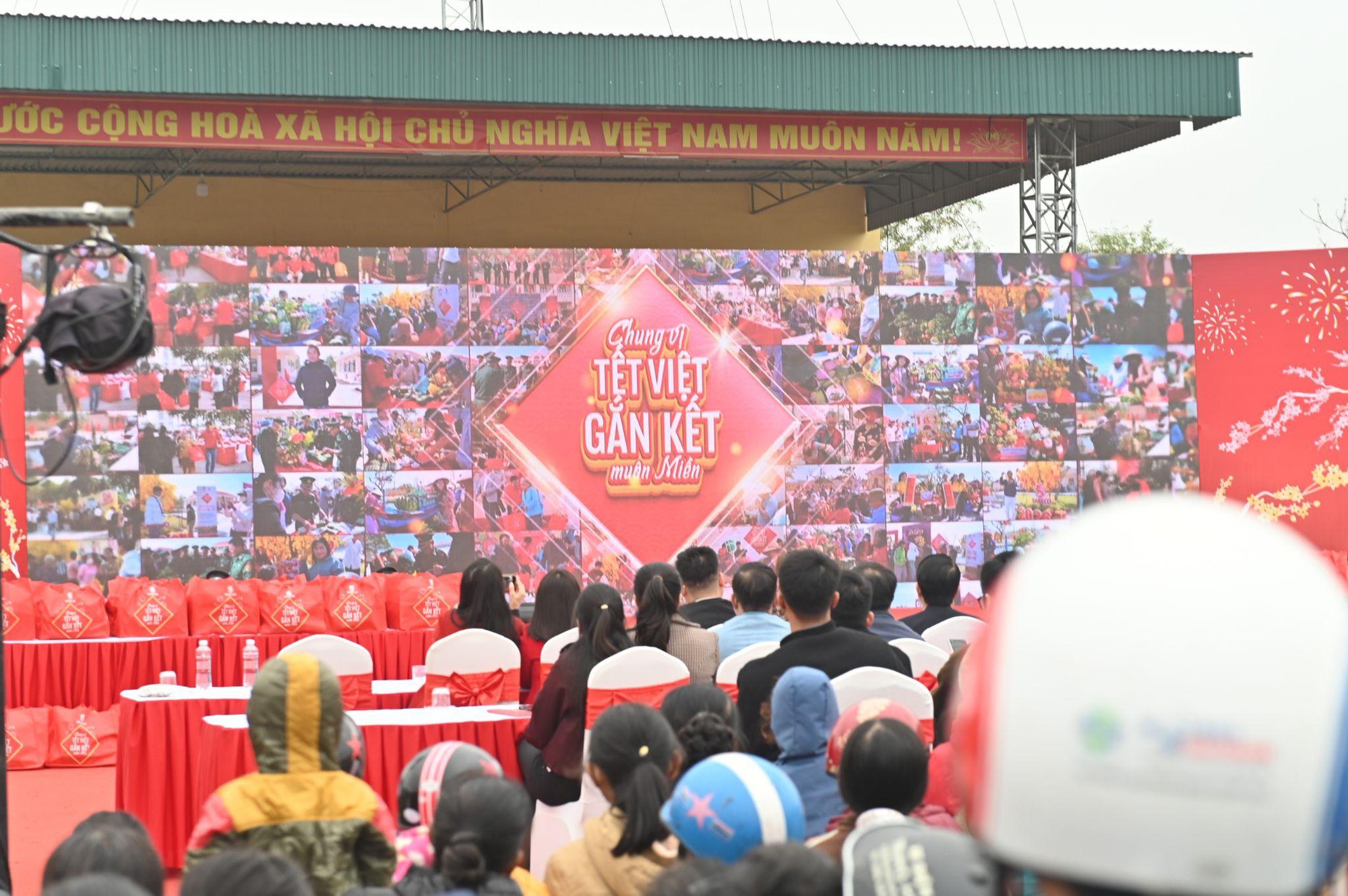 Người dân ba miền đón Tết sớm qua chiến dịch của Sabeco - Ảnh 4.