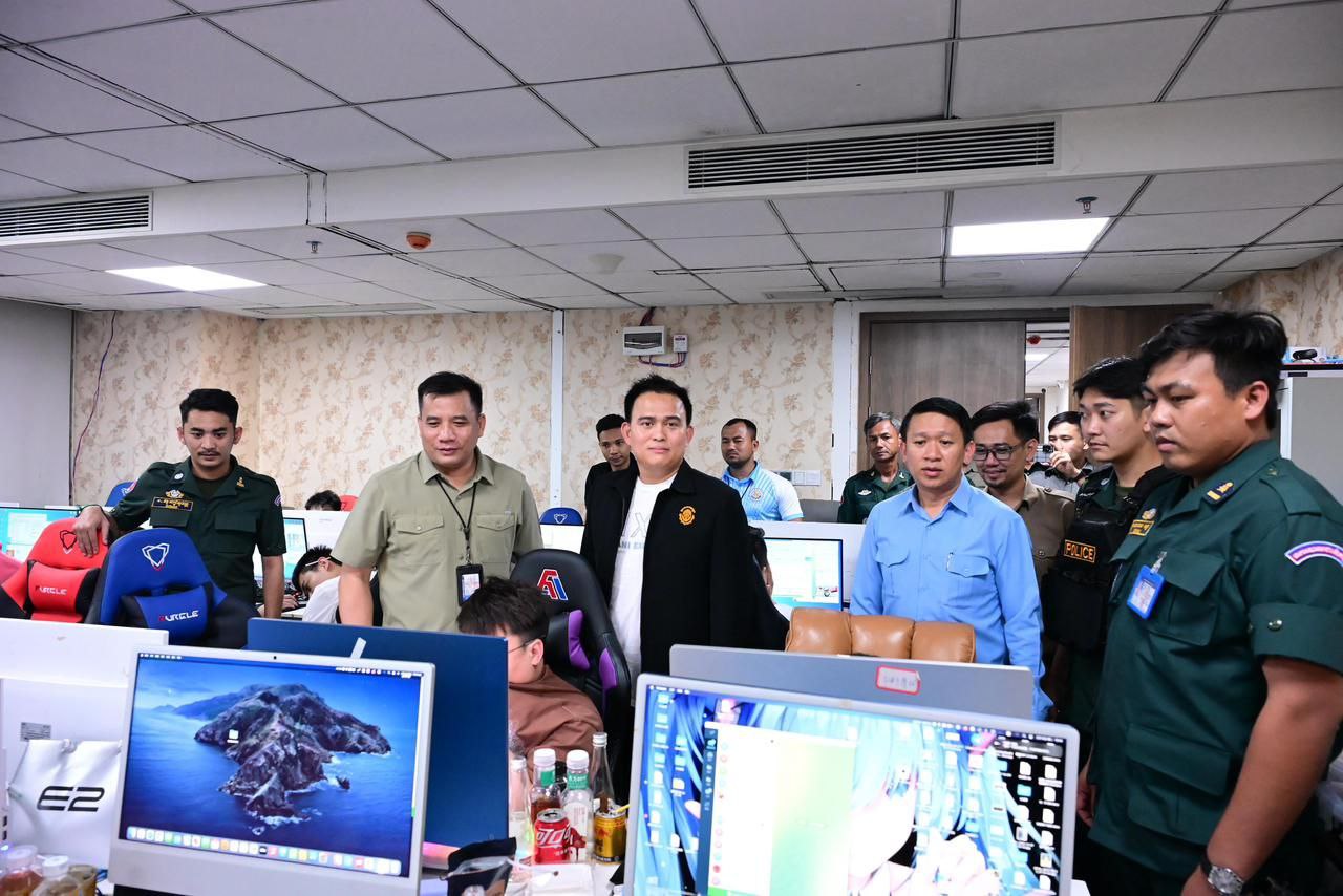 Campuchia triệt ph&aacute; gần 200 tụ điểm lừa đảo trực tuyến - Ảnh 3.
