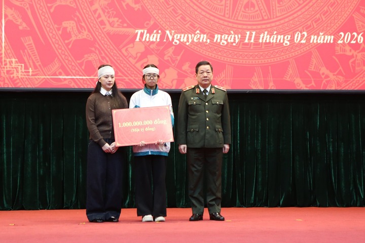 Truy tặng Huân chương Bảo vệ Tổ quốc cho Trung tá Lao Hoàng Hải hy sinh ở Thái Nguyên - Ảnh 2.