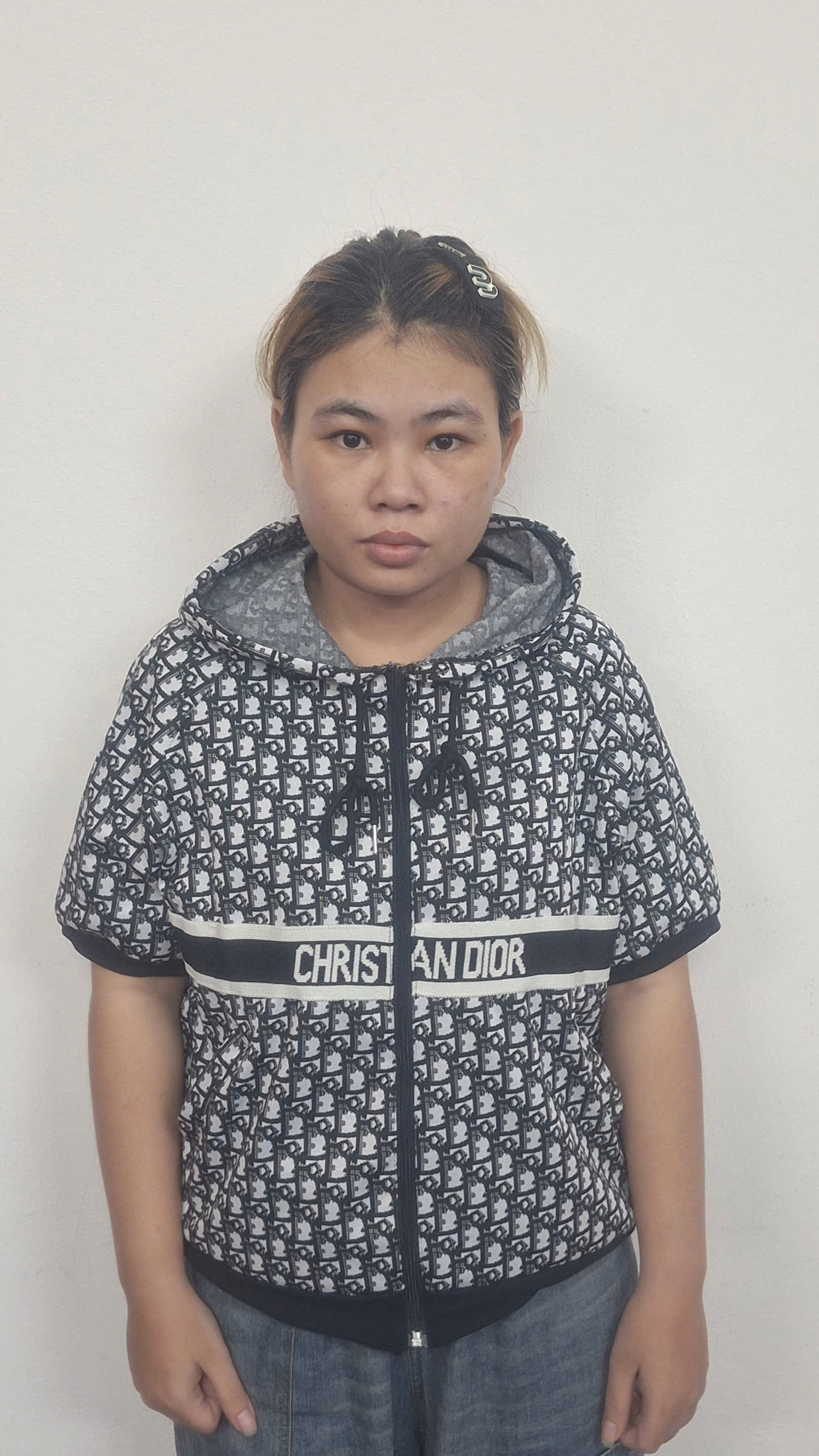 Khởi tố c&ocirc; g&aacute;i Đ&agrave; Nẵng lừa đảo Facebook chiếm đoạt t&agrave;i sản của nhiều người - Ảnh 1.