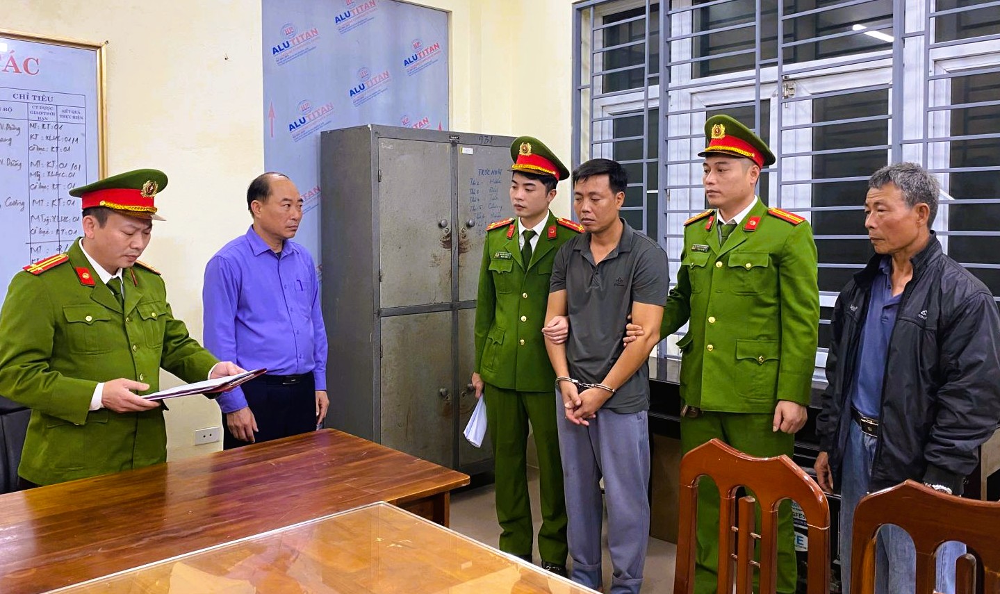 Đang truy n&atilde; vẫn giả danh c&ocirc;ng an, "nổ" quen l&atilde;nh đạo tỉnh để lừa đảo 65 tỉ đồng - Ảnh 1.