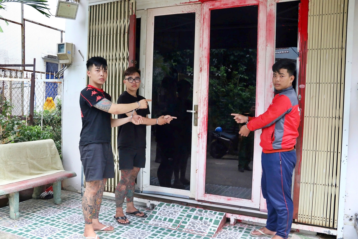 C&ocirc;ng an ph&aacute;t đi th&ocirc;ng b&aacute;o khẩn, cảnh b&aacute;o người d&acirc;n vay tiền dịp cuối năm- Ảnh 1.