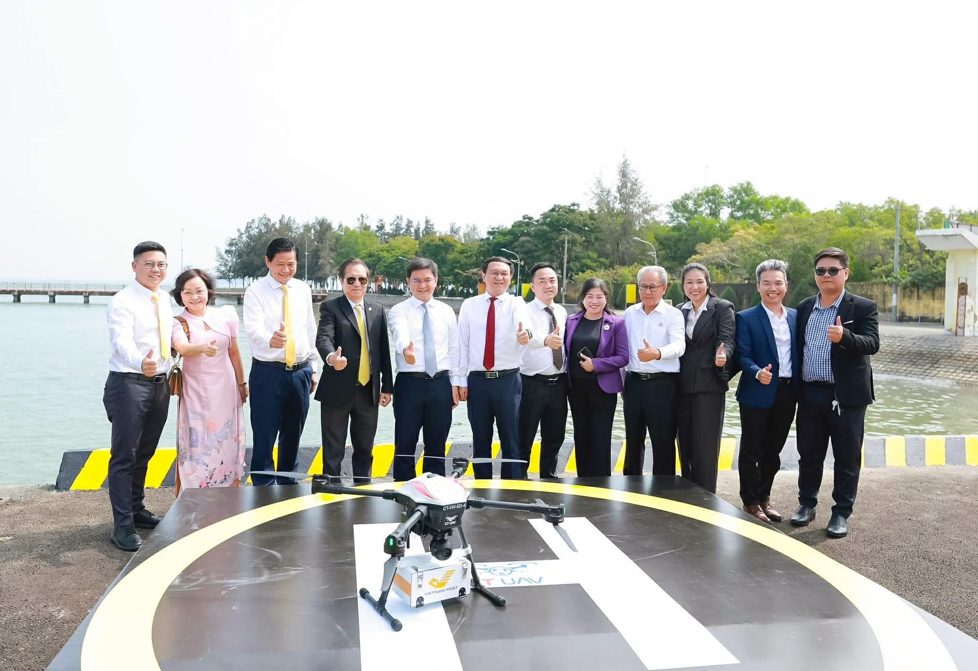 N&Oacute;NG: Ch&iacute;nh thức khai trương tuyến giao h&agrave;ng vượt biển bằng UAV đầu ti&ecirc;n, 2kg h&agrave;ng bay 12km mất 15 ph&uacute;t - Ảnh 5.