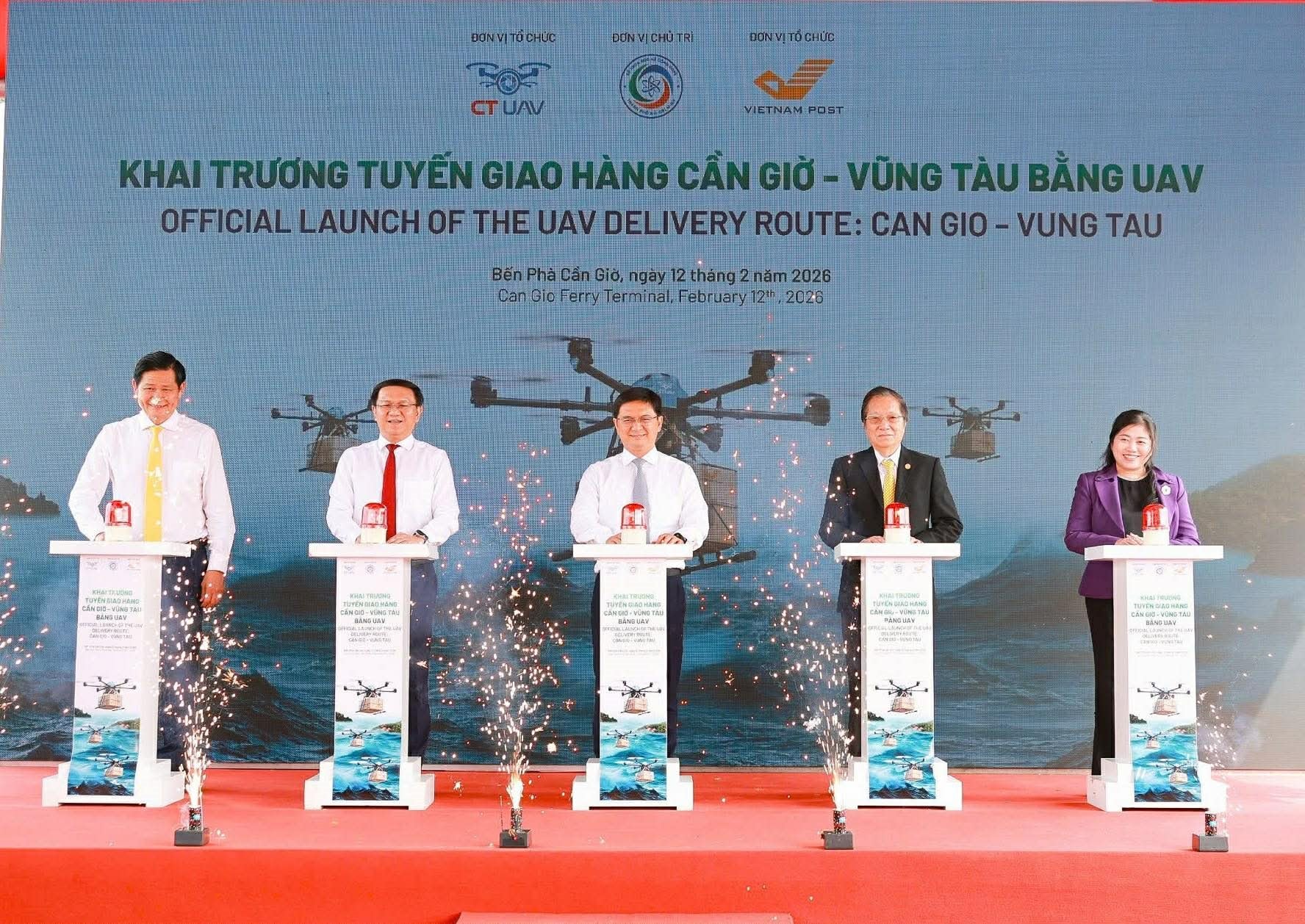 N&Oacute;NG: Ch&iacute;nh thức khai trương tuyến giao h&agrave;ng vượt biển bằng UAV đầu ti&ecirc;n, 2kg h&agrave;ng bay 12km mất 15 ph&uacute;t - Ảnh 3.