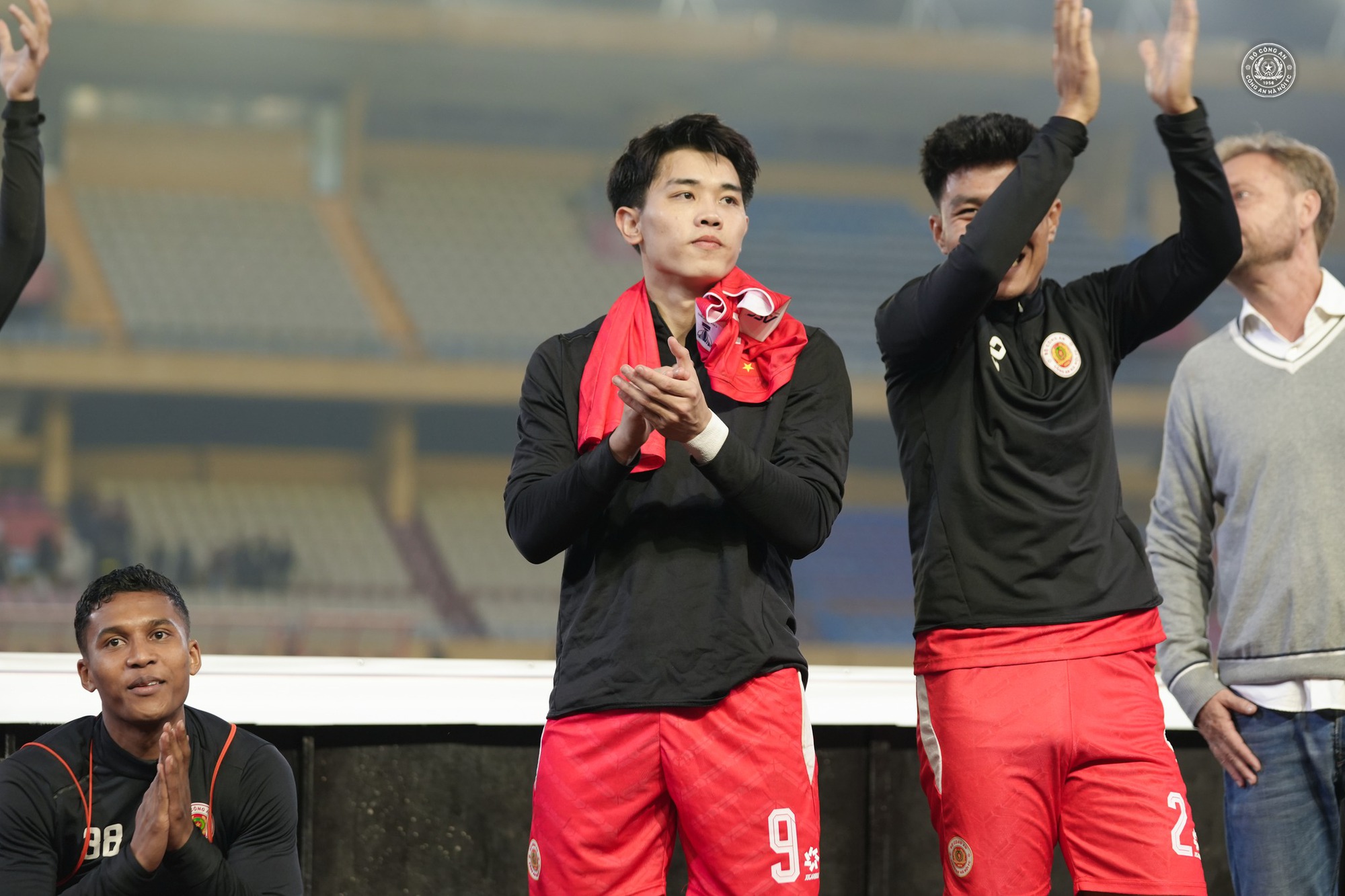 Truyền thông châu Á ấn tượng với bàn thắng của Đình Bắc - Ảnh 7.