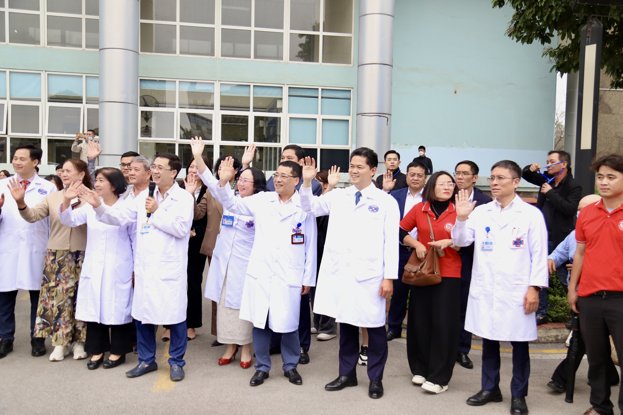 Hơn 1.200 bệnh nh&acirc;n dự cơm tất ni&ecirc;n, l&ecirc;n chuyến xe miễn ph&iacute; về qu&ecirc; - Ảnh 13.