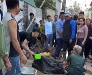 Dựng cây nêu đón Tết, 3 người bị điên giật phải nhập viện cấp cứu - Ảnh 1.