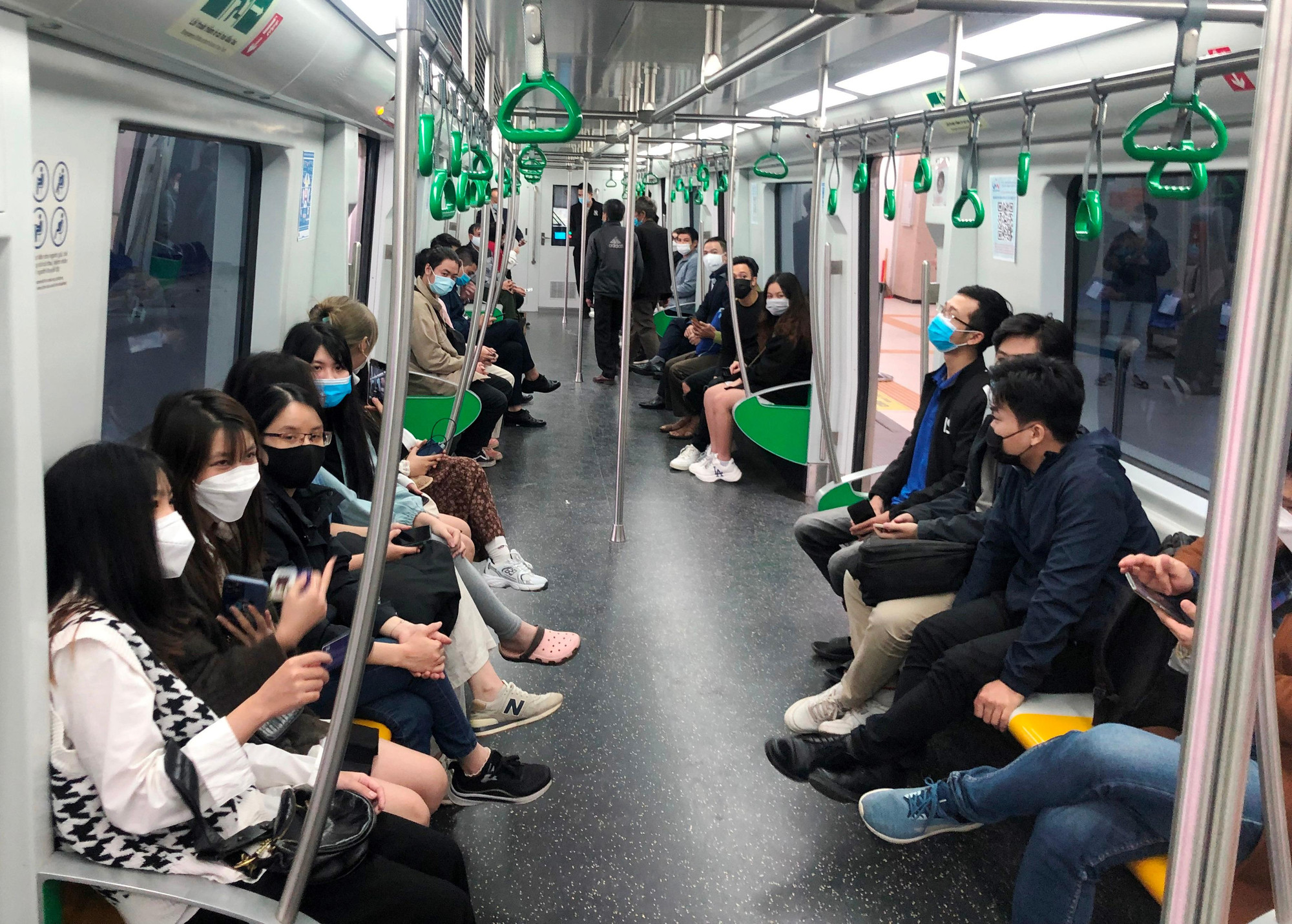 Hà Nội miễn phí đi tàu điện và xe buýt cho hành khách dịp Tết- Ảnh 1.