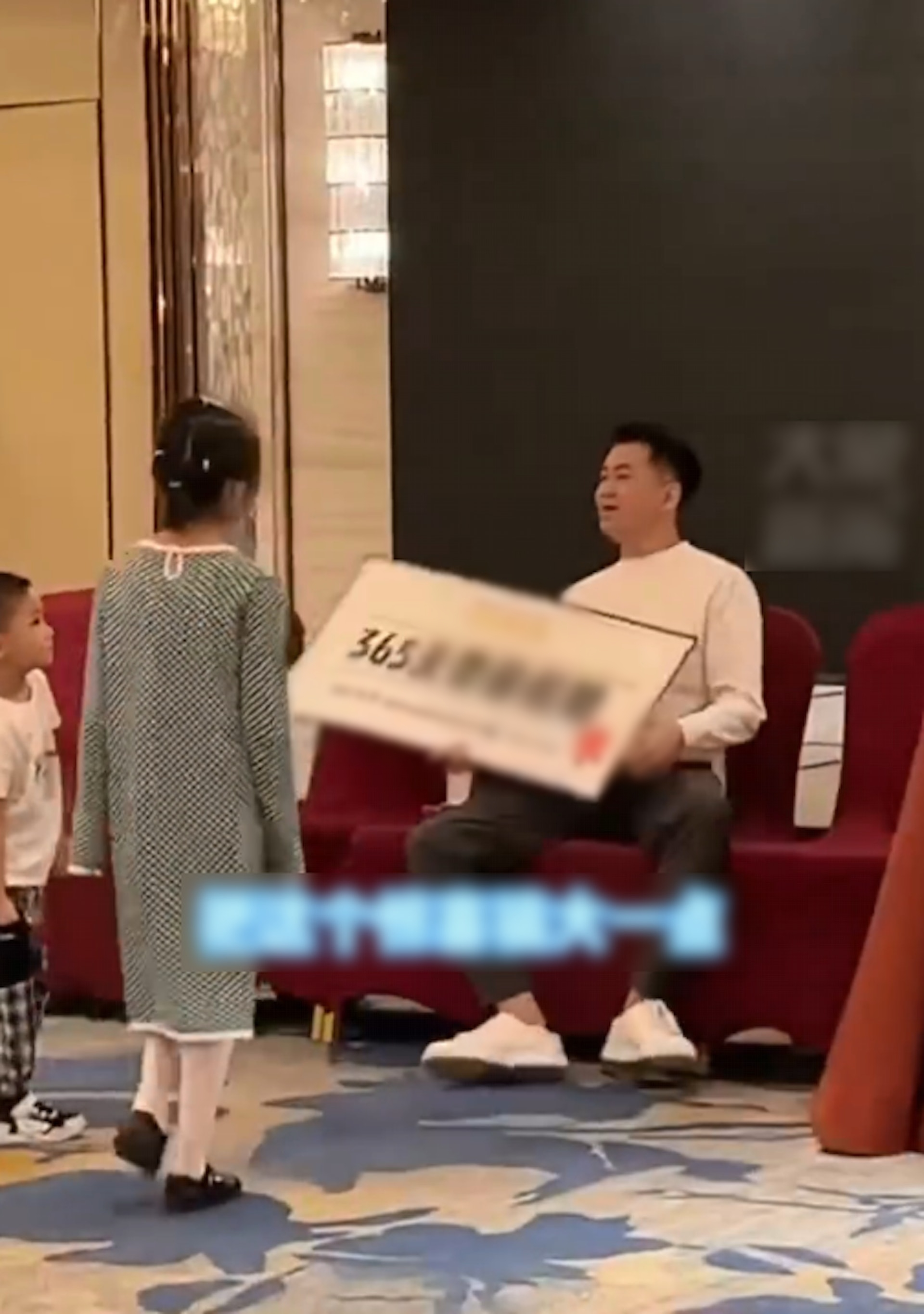 Đi YEP công ty và bốc trúng quà "nghỉ phép 365 ngày có lương", hôm sau sếp lập tức gọi riêng ra nói chuyện- Ảnh 2.