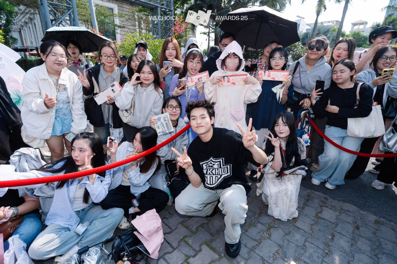 To&agrave;n cảnh "vũ trụ" fandom IDOL14 tại WeChoice Awards 2025: Loạt hoạt động lần đầu ti&ecirc;n xuất hiện! - Ảnh 8.