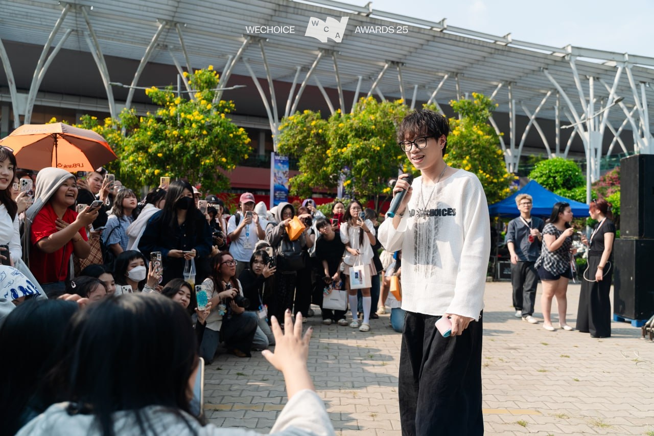 To&agrave;n cảnh "vũ trụ" fandom IDOL14 tại WeChoice Awards 2025: Loạt hoạt động lần đầu ti&ecirc;n xuất hiện! - Ảnh 11.