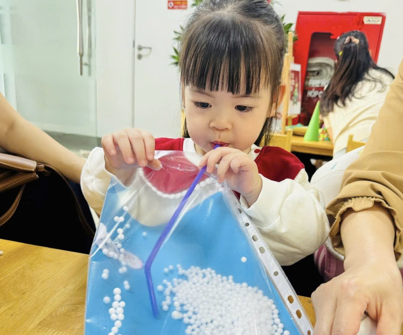 &Aacute;i nữ nh&agrave; Đỗ Mỹ Linh v&agrave; Chủ tịch CLB H&agrave; Nội diện &aacute;o d&agrave;i đ&oacute;n Tết, visual &ldquo;cưng xỉu&rdquo;- Ảnh 4.