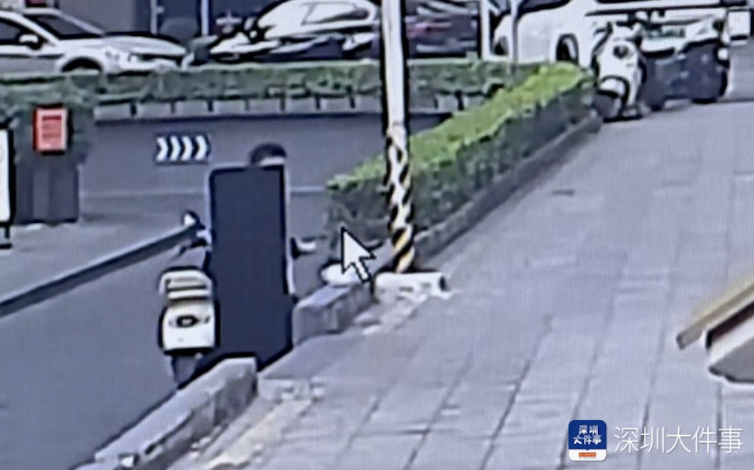 Ph&aacute;t hiện 7kg bạc bỏ qu&ecirc;n tr&ecirc;n vỉa h&egrave;, c&acirc;u chuyện hy hữu năm 2026 - Ảnh 3.