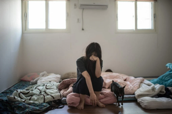 Gửi về nh&agrave; 25 triệu/th&aacute;ng, con g&aacute;i chết lặng ph&aacute;t hiện sự thật về khoản tiền 2 tỷ đồng trong suốt 7 năm- Ảnh 1.