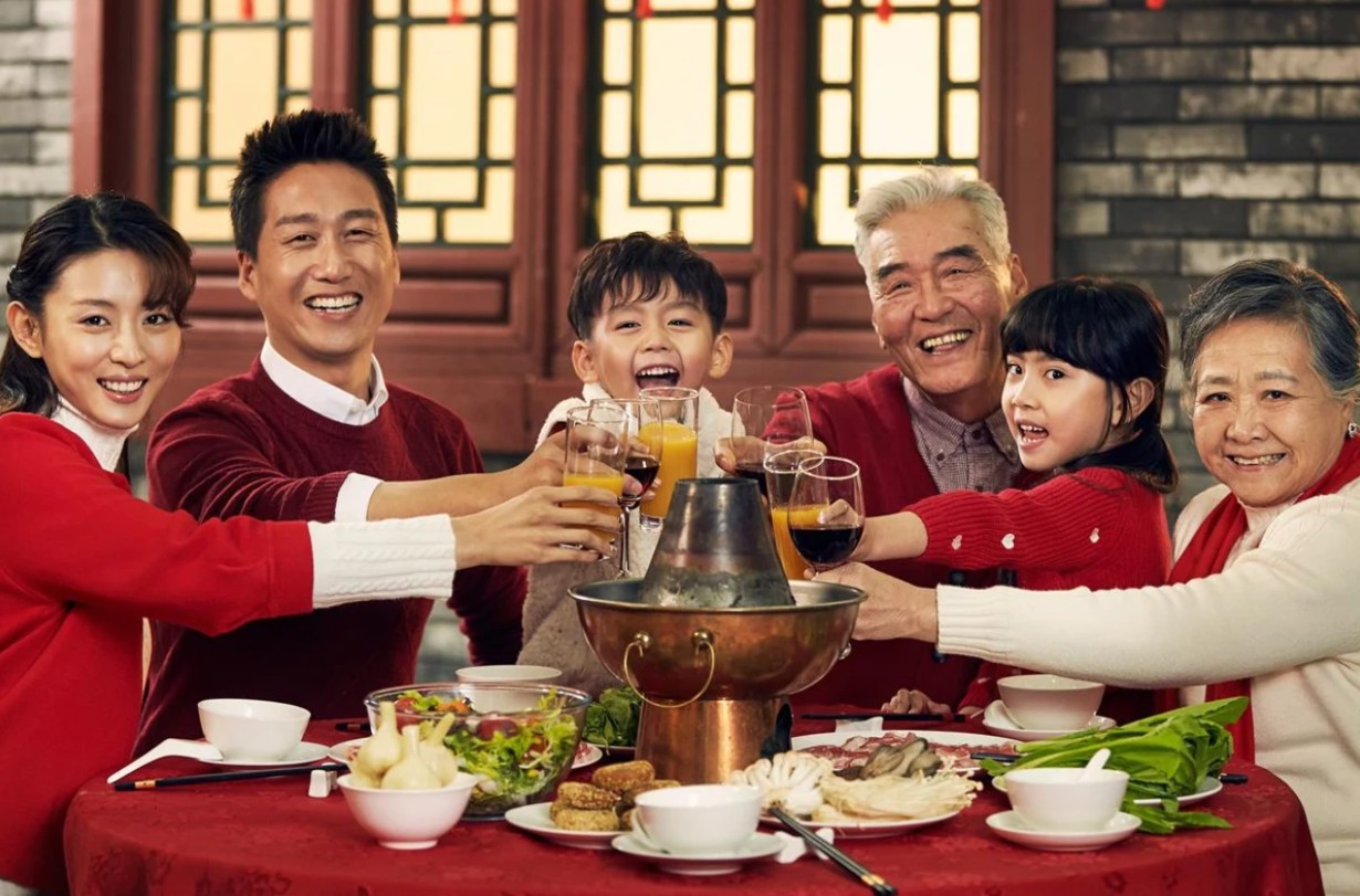 Nên ăn gì, nói gì và mua gì vào Tết Nguyên đán 2026 để mang lại may mắn - Ảnh 1.