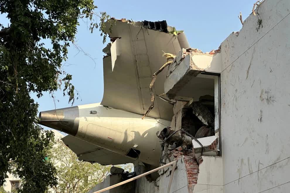 Nghi vấn mới trong vụ rơi máy bay Air India năm 2025 gây chấn động - Ảnh 2.