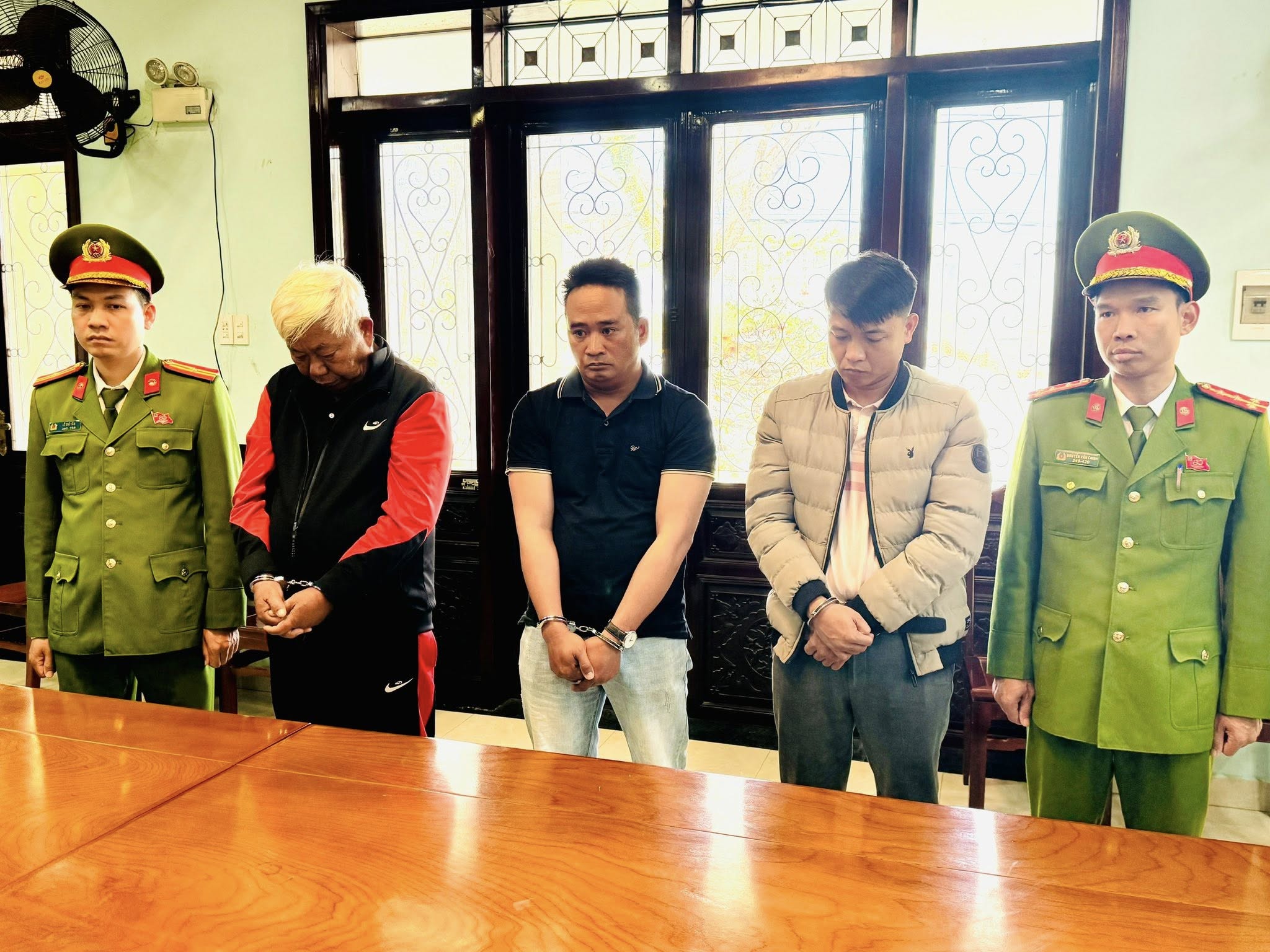 Ra quyết định bắt tạm giam Giám đốc Trần Hải Sinh SN 1960 và thuộc cấp - Ảnh 3.