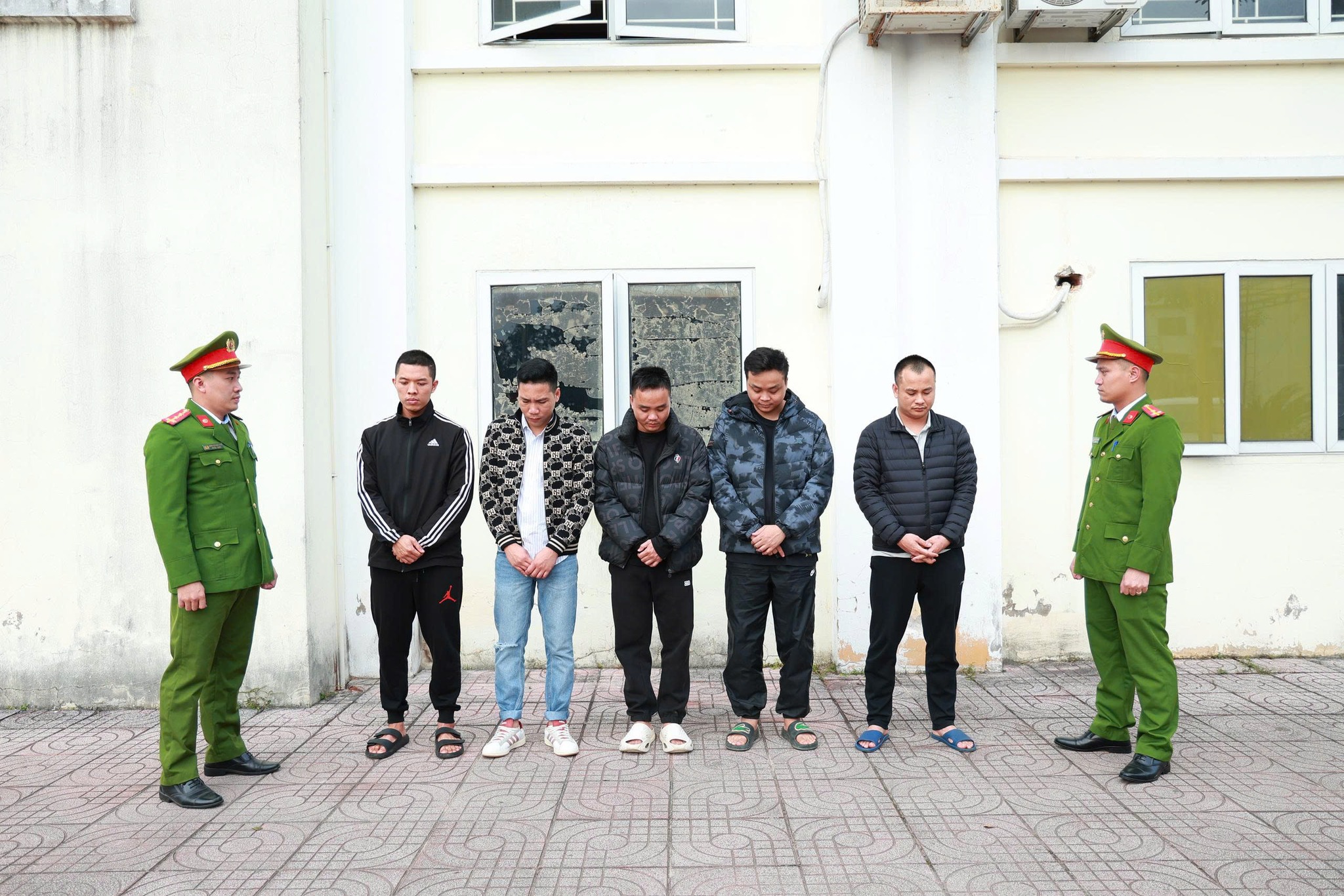 Khám xét khẩn cấp 4 kho hàng trong chuyên án đặc biệt lớn, bắt 'trùm' cầm đầu Nguyễn Tuấn Anh SN 1993 - Ảnh 7.